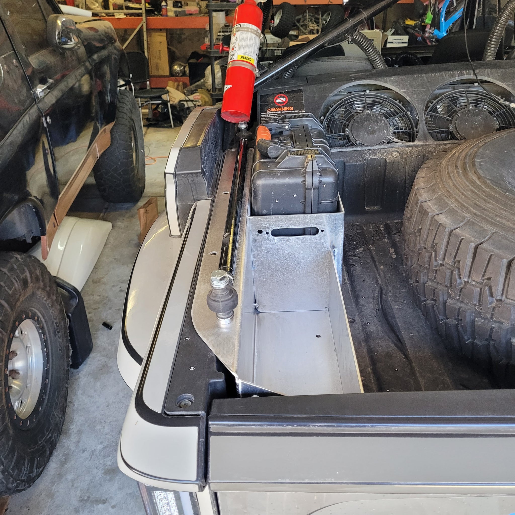 Speed Tool Box with optional fluid containers and Spare tie-rod mount