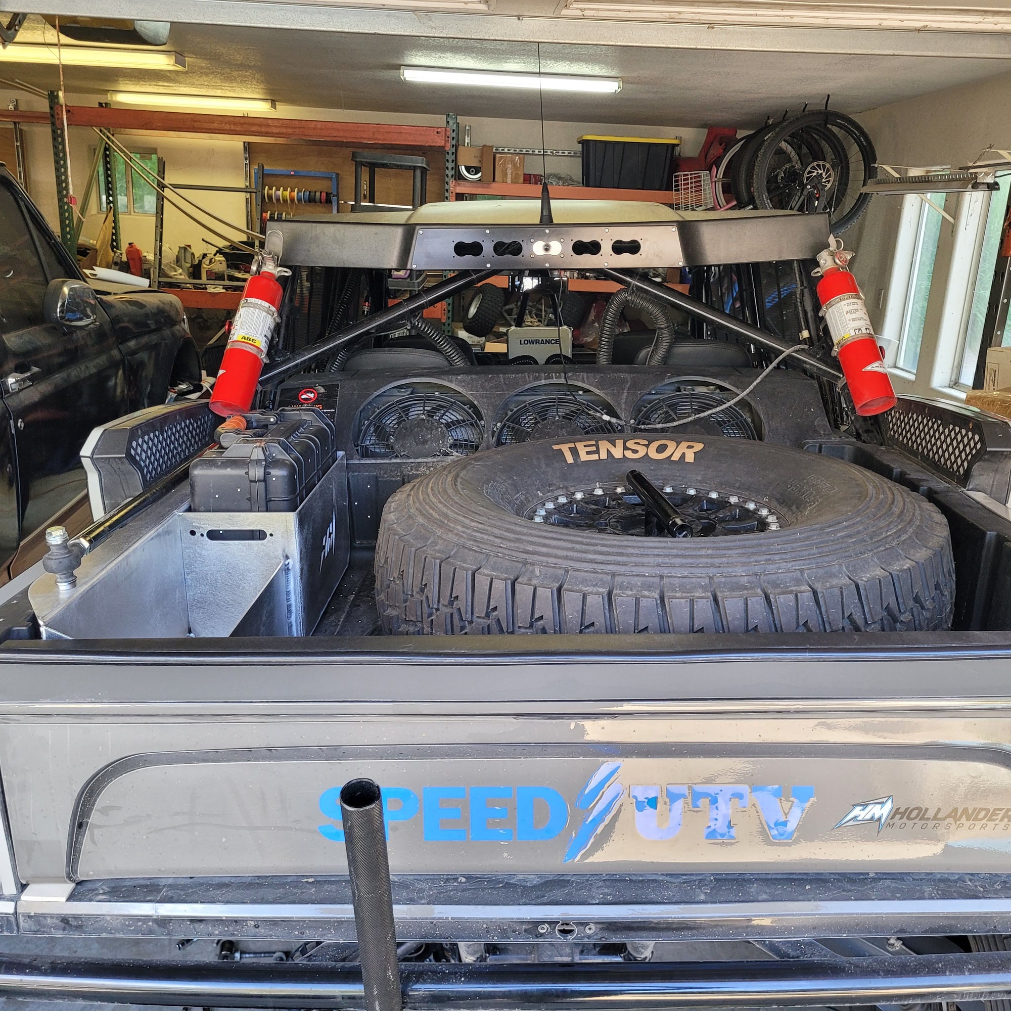 Speed Tool Box with optional fluid containers and Spare tie-rod mount