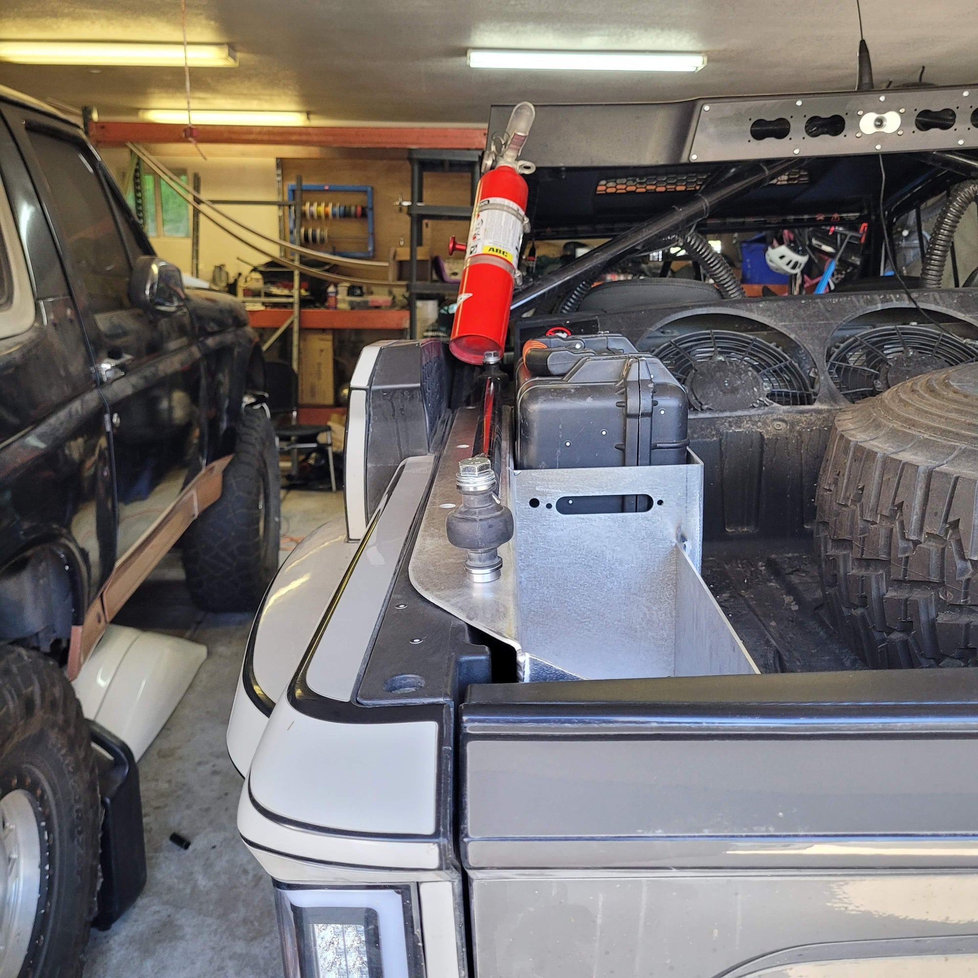 Speed Tool Box with optional fluid containers and Spare tie-rod mount