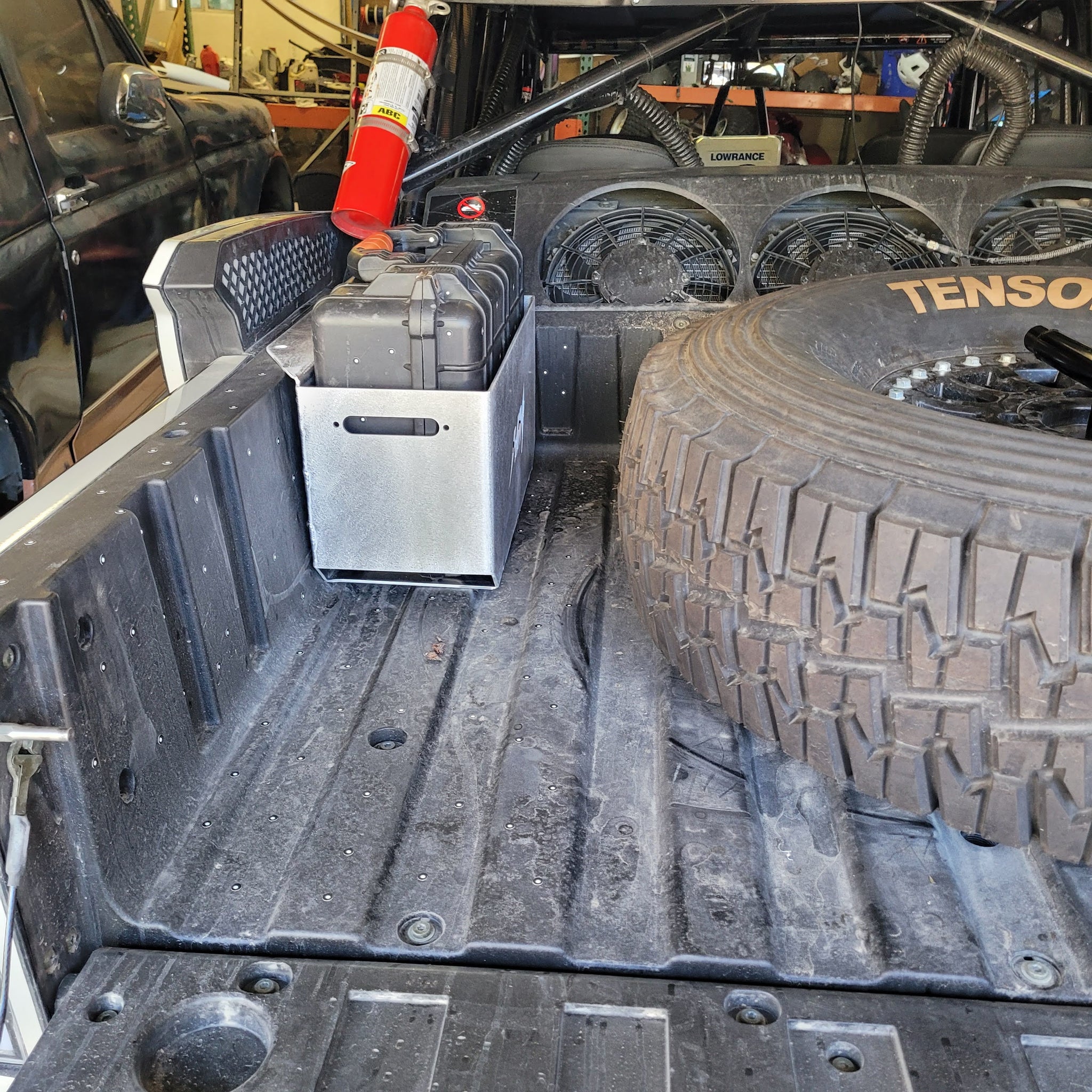 Speed Tool Box with optional fluid containers and Spare tie-rod mount