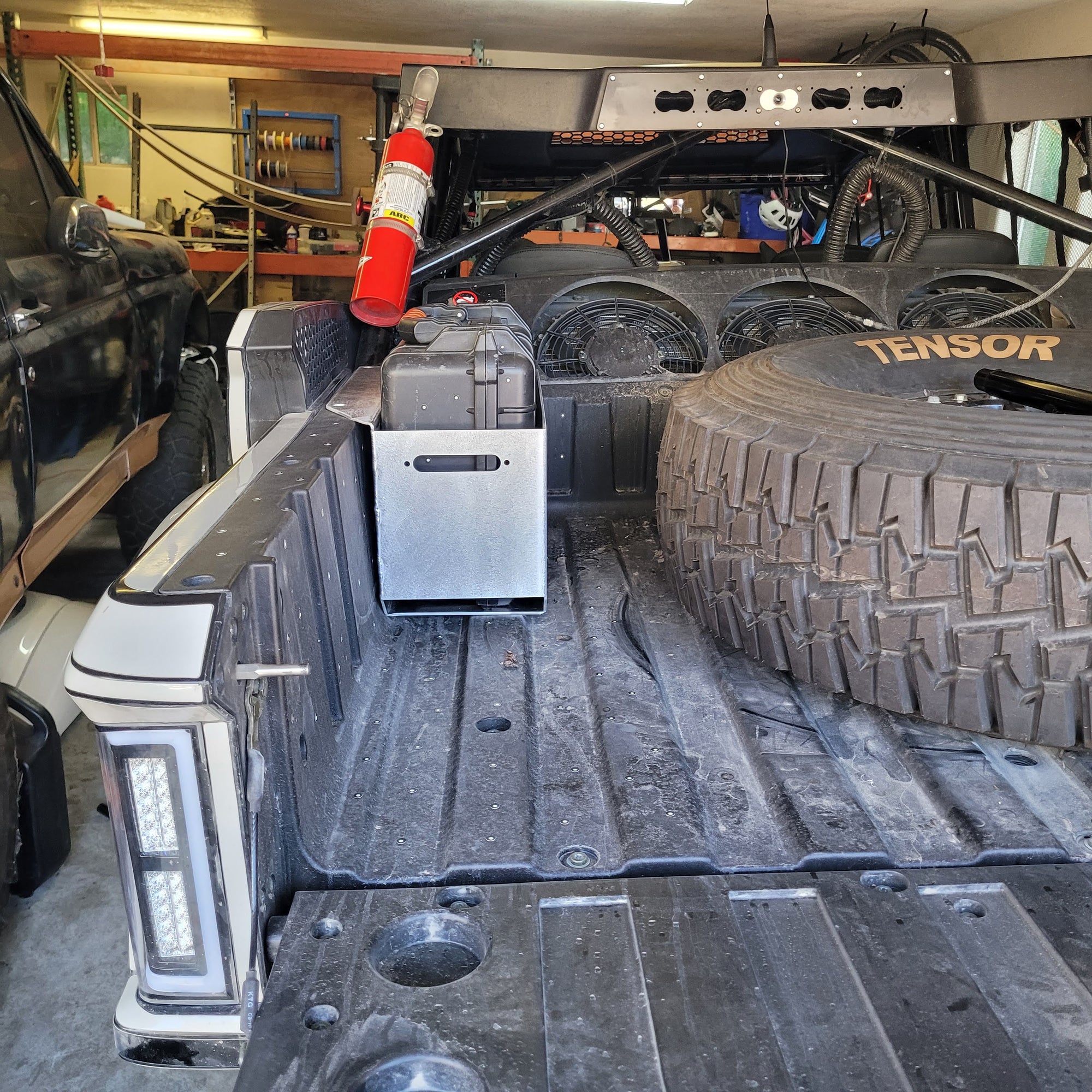 Speed Tool Box with optional fluid containers and Spare tie-rod mount