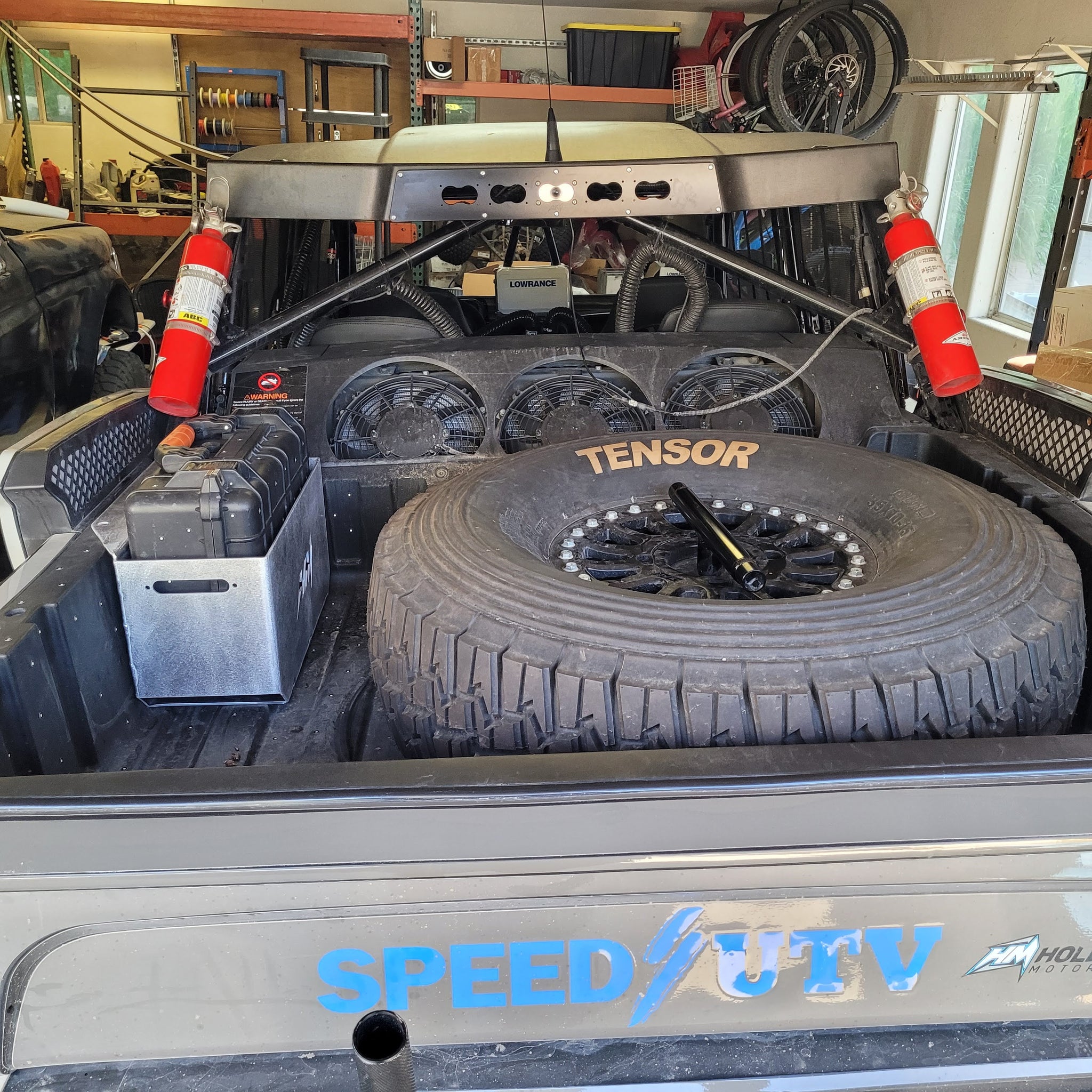 Speed Tool Box with optional fluid containers and Spare tie-rod mount